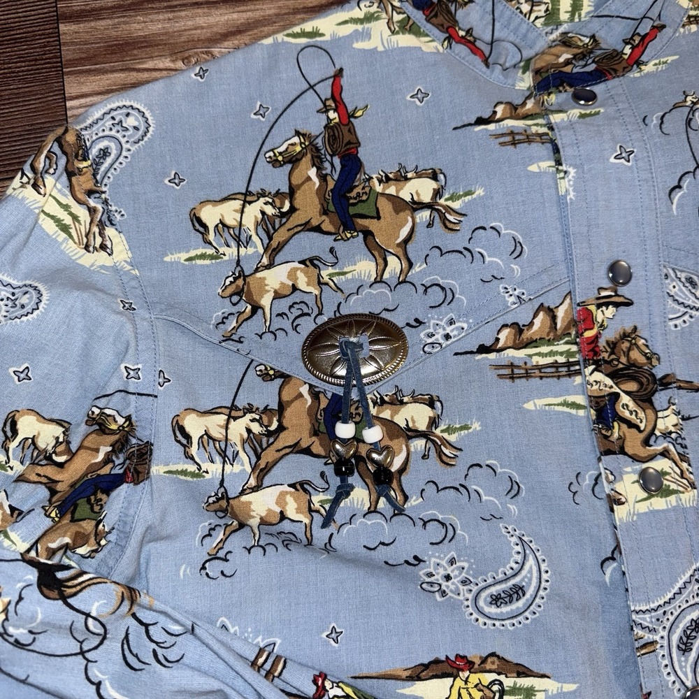 Vintage Western Pearl Snap Mens Small Rodeo Bolo Tie All Over Print Cowboy Blue - Picture 6 of 9